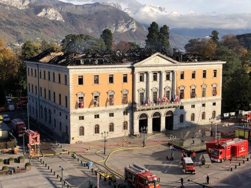 Annecy Suite A La Fermeture De La Mairie Ou Seront Les Services De La Ville L Essor Savoyard