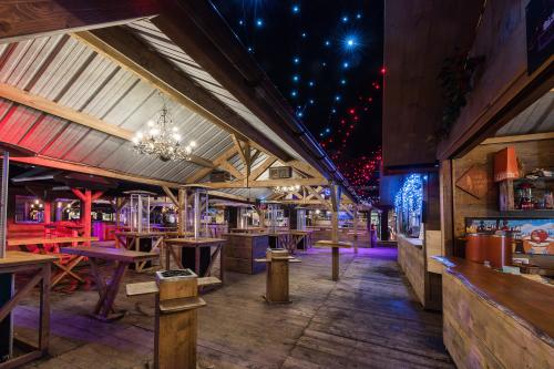 (PHOTOS) Annecy : avec le Village des Alpes, la magie de Noël revient mettre du baume aux cœurs des Annéciens