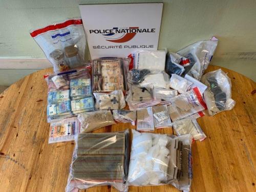 Saint-Julien-en-Genevois: saisie de plusieurs dizaines de milliers d’euros et de 5 kilos de drogues