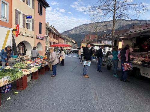 Bonneville Le Marche A Bien Lieu Malgre Le Coronavirus Le