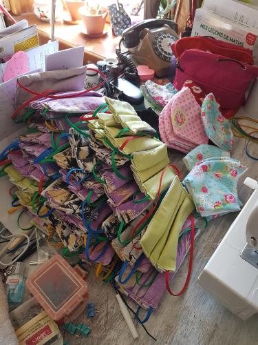 Saint-Jeoire: les Couturières Masquées, superhéroïnes en lutte contre la pénurie de protections