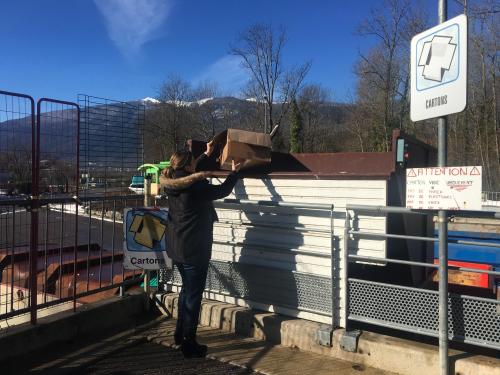 Saint-Genis-Pouilly: la déchèterie prise d’assaut à sa réouverture