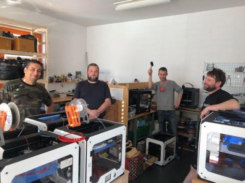 Pays de Gex : ils fabriquent des visières de protection pour le grand Genève Pays de Gex : ils fabriquent des visières de protection pour le grand Genève