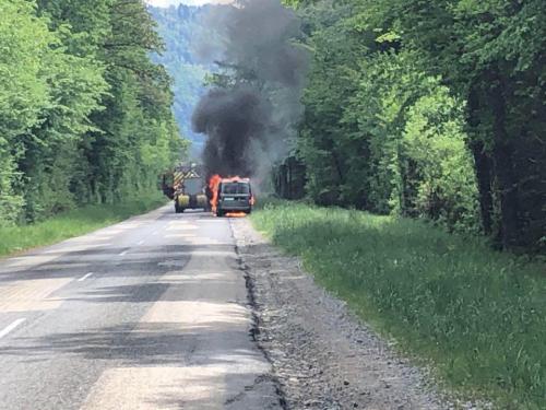 Sciez : une voiture prend feu route de Perrignier Sciez : une voiture prend feu route de Perrignier