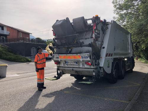Collecte des déchets en pays bellegardien : « Les gens nous disent bonjour, ils nous remercient ! »