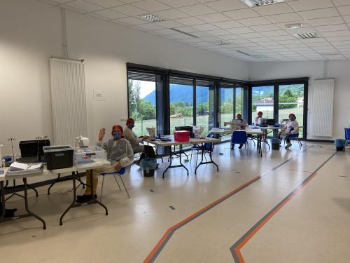 Péron : une belle aventure humaine pour fabriquer des masques