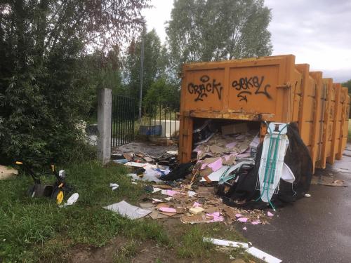 A Allinges, l’entrée de l’aire de grand passage sert de décharge A Allinges, l’entrée de l’aire de grand passage sert de décharge