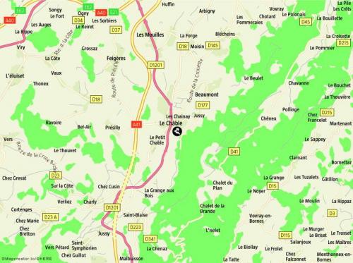 Beaumont : un motard pris au piège sous un poids lourd après une collision