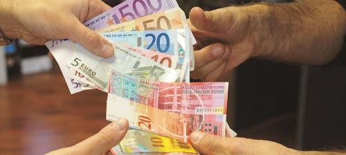 Salaire Aide Soignante En Suisse En Euros Pourquoi un salaire minimum à 4000 francs suisses a été adopté à Genève