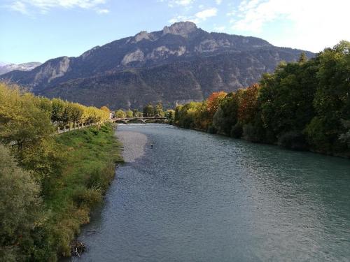 Bonneville : le disparu dans l’Arve retrouvé errant entre La Roche et Amancy