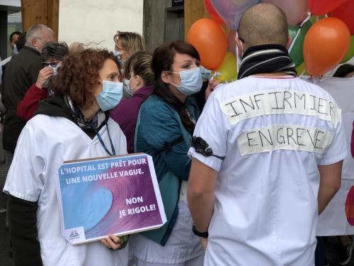 (VIDEOS & PHOTOS) Annecy : les personnels soignants réclament plus de moyens pour affronter la deuxième vague (VIDEOS & PHOTOS) Annecy : les personnels soignants réclament plus de moyens pour affronter la deuxième vague