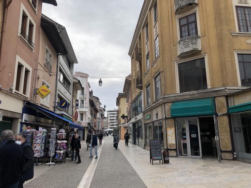 Mesures de freinage du Covid-19 : quels commerces restent ouverts ? - Le Messager