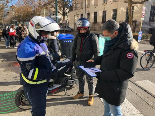 (PHOTOS) Annecy : la Police traque les livreurs indépendants hors des clous (PHOTOS) Annecy : la Police traque les livreurs indépendants hors des clous