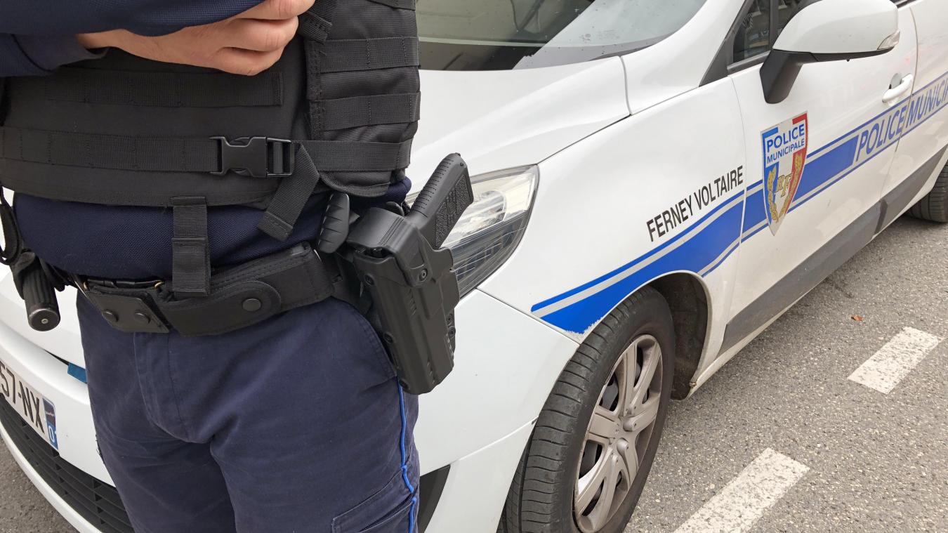 Scarica Gratis Images Ferney Voltaire Les Policiers Municipaux Equipes D Armes A Feu actualisé par