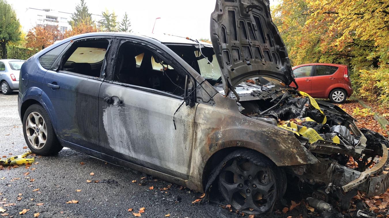 Plus d’une dizaine de véhicules ont été incendiées sur la commune de Saint-Genis.