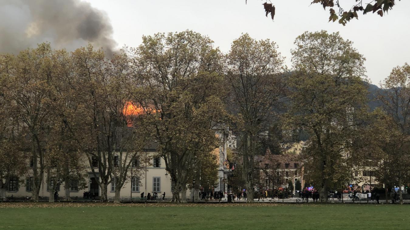 L'incendie de la mairie d'Annecy est maîtrisé L'incendie de la mairie d'Annecy est maîtrisé