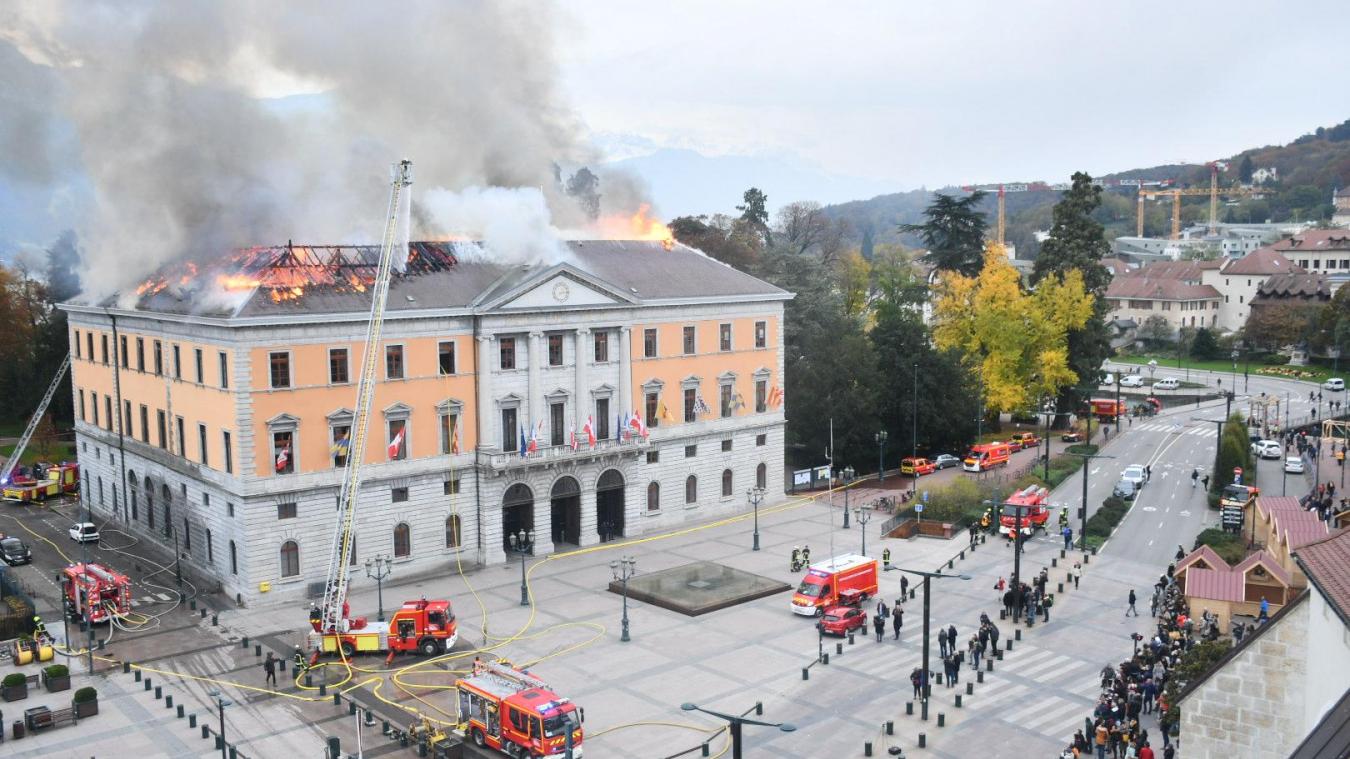 L'incendie de la mairie d'Annecy est maîtrisé L'incendie de la mairie d'Annecy est maîtrisé
