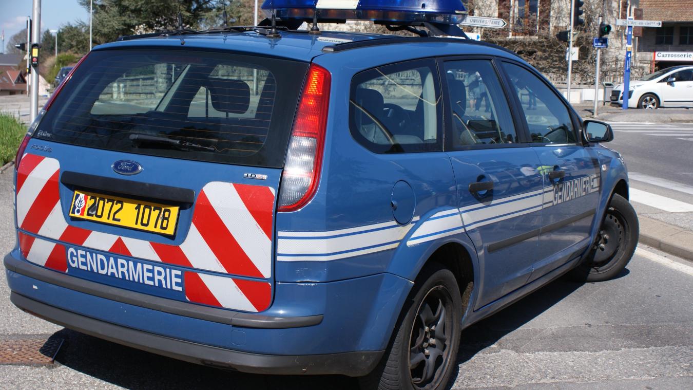 Marthod : ivre et à plus de 100km/h, il percute la voiture de gendarmerie
