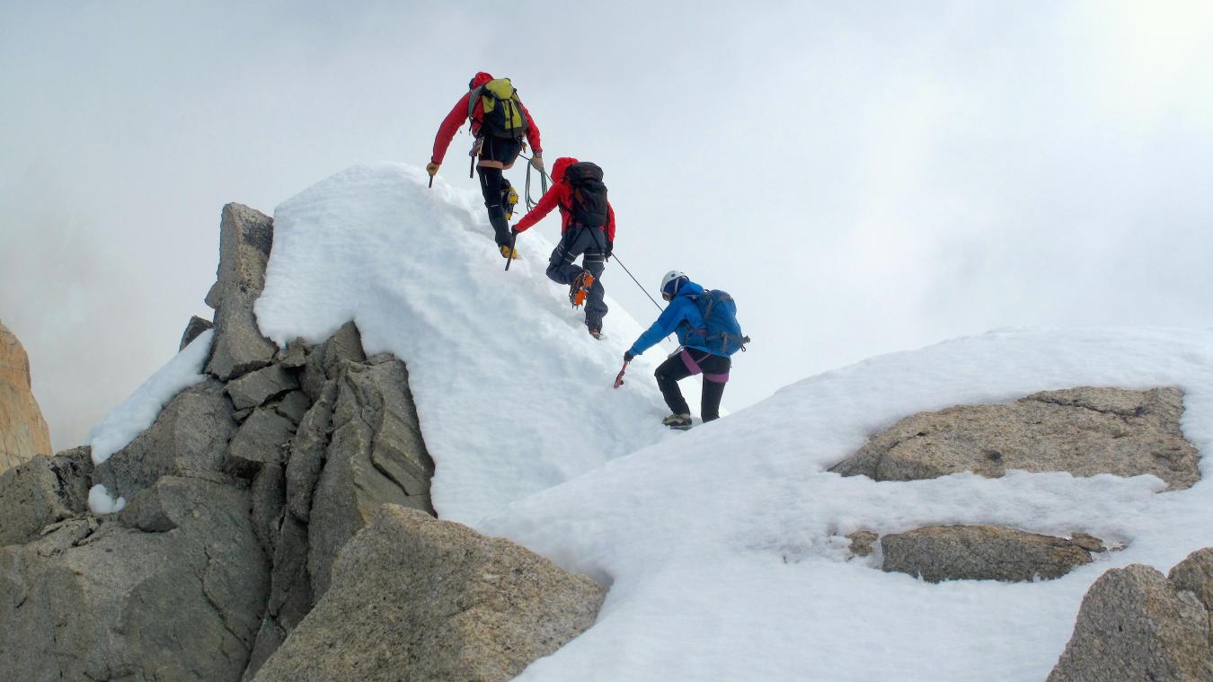Ascension dans le massif du Mont-Blanc. © Claude Gardien ci-dessus. Pascal Tournaire pour la Une.