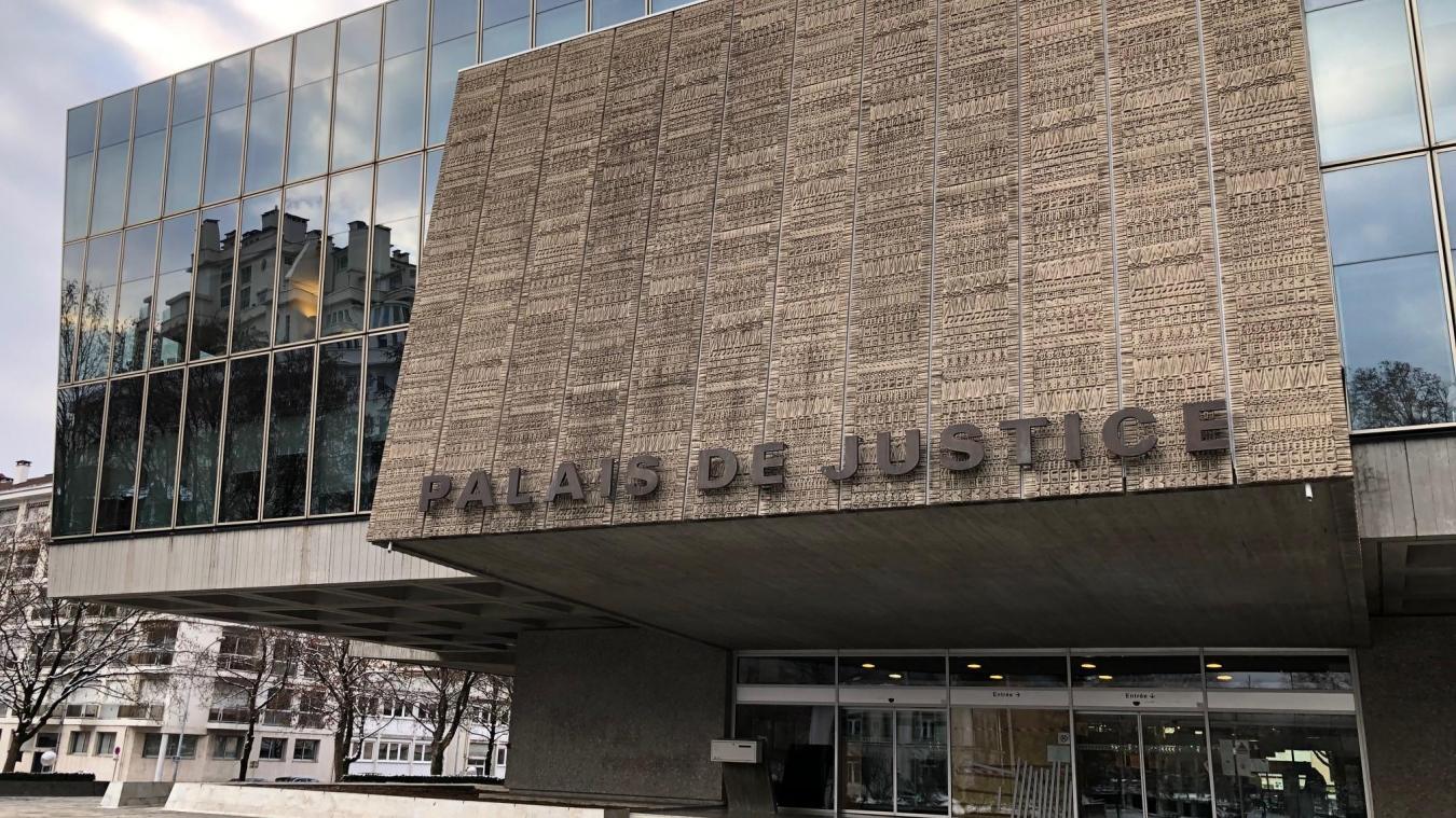 Cran-Gevrier : 5 mois de prison pour avoir craché ...