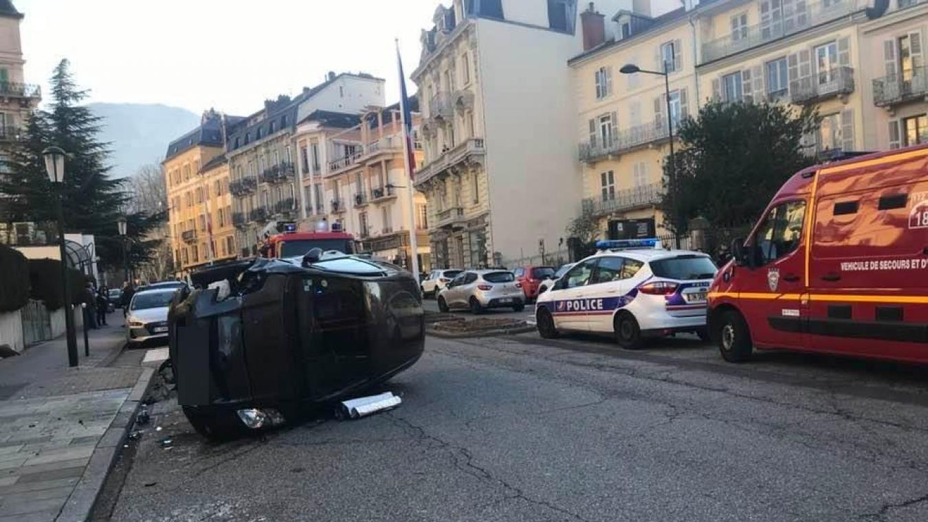 Aix Les Bains Spectaculaire Accident De Voiture En Centre Ville L Essor Savoyard