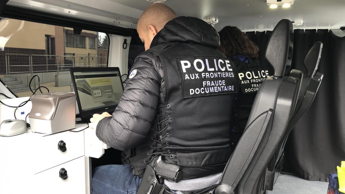 Gaillard la police montre ses forces à la frontière de Moillesulaz