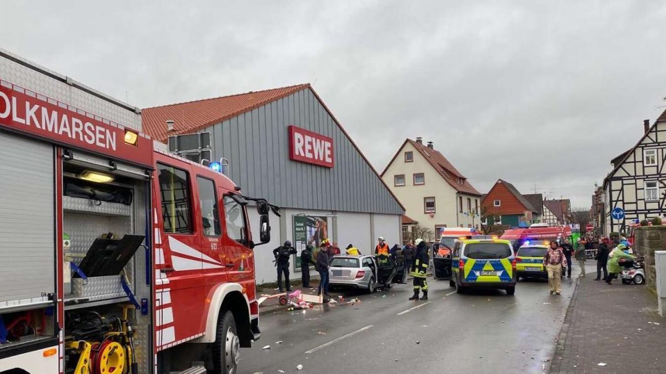 Une Voiture Fonce Dans La Foule Lors D Un Carnaval En Allemagne