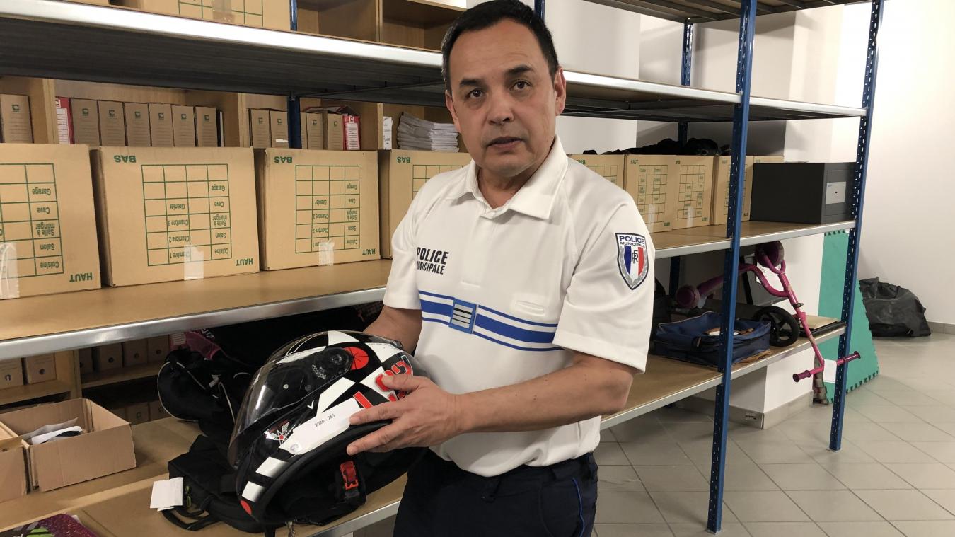 (PHOTOS) Chambéry  à la police municipale, la folie des objets trouvés
