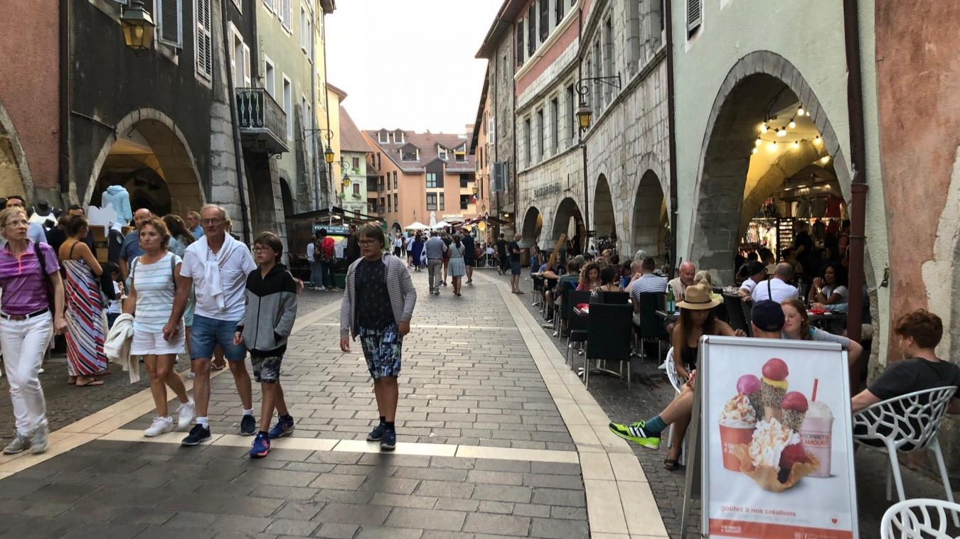 Annecy Les Terrasses Le Casse Tete Des Bars Et Restaurants A Resoudre Pour Le 2 Juin Le Messager