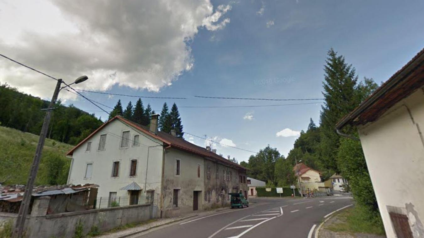 Saint Germain De Joux Un Automobiliste Grievement Blesse Dans Un Choc Frontal A La Voute La Tribune Republicaine