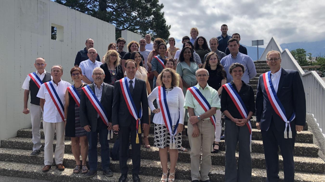 Le nouveau maire de La Roche-sur-Foron, Jean-Claude Georget avec ses adjoints et conseillers municipaux.