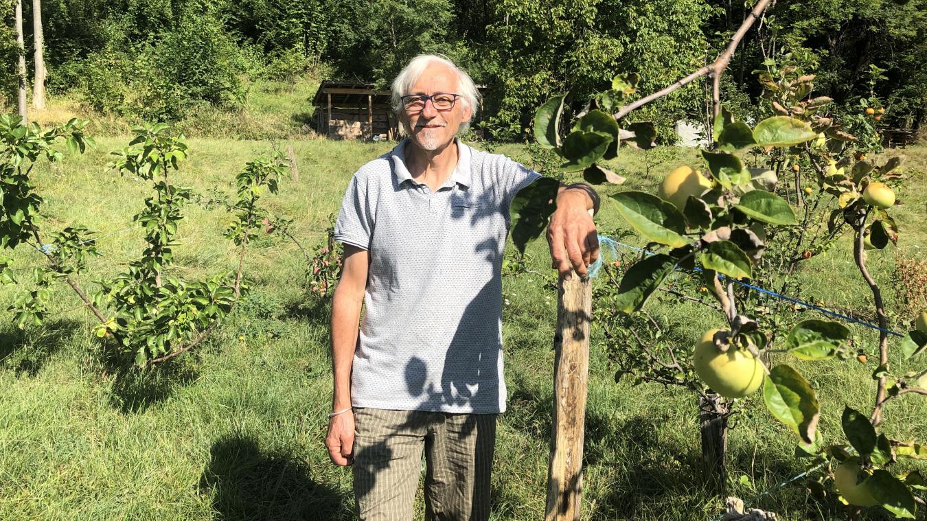 Alain Burner a fait tous ses arbres lui-même en achetant des porte-greffes qu’il greffe avec des espèces troquées entre membres de l’association.
