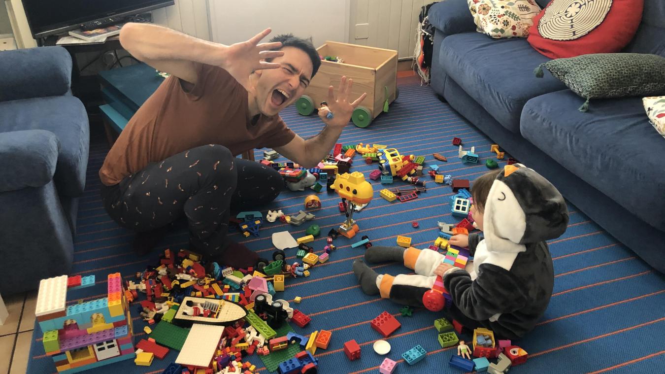 Renaud Baur en compagnie de sa fille, elle aussi fan de Lego.