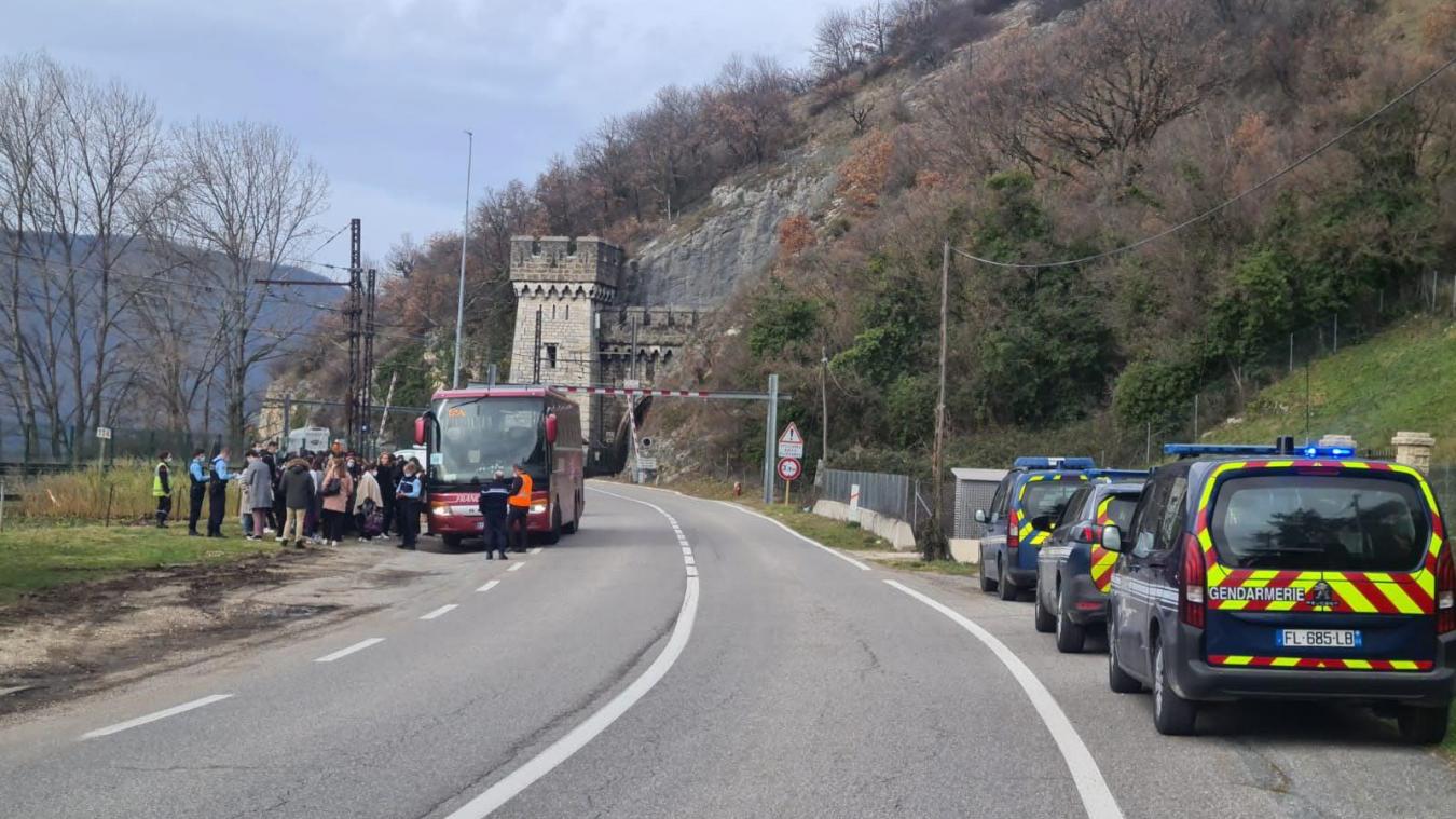 Brison Saint Innocent Une Voiture Percutee Par Un Train Au Passage A Niveau L Essor Savoyard