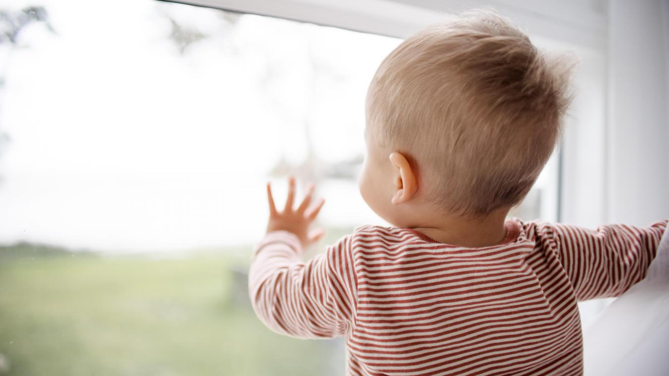 Tombe Du Quatrieme Etage Le Bebe De 18 Mois Atterrit Sur Des Copeaux De Bois Le Messager Tombe Du Quatrieme Etage Le Bebe De 18 Mois Atterrit Sur Des Copeaux De Bois Le Messager