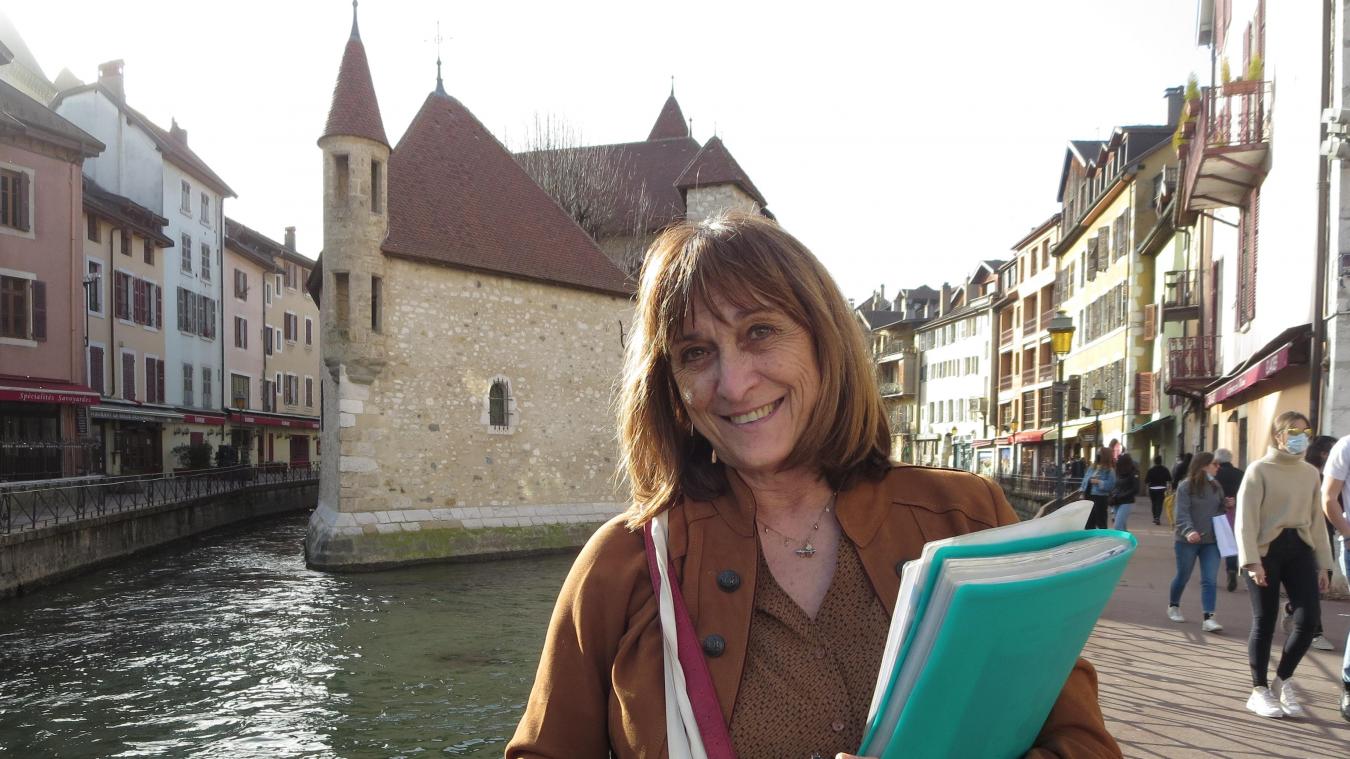 La guide conférencière Catherine Mercier-Guyon fait visiter la vieille ville et les autres quartiers d’Annecy, depuis 1996. Les guides proposent aussi des visites thématiques tout au long de l’année.