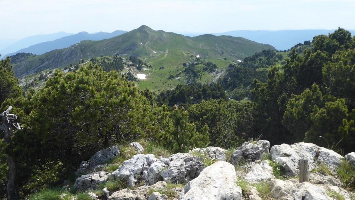 Le plus haut sommet du massif du Jura se trouve dans le Pays de Gex! Le Messager Le plus haut sommet du massif du Jura se trouve dans le Pays de Gex! Le Messager