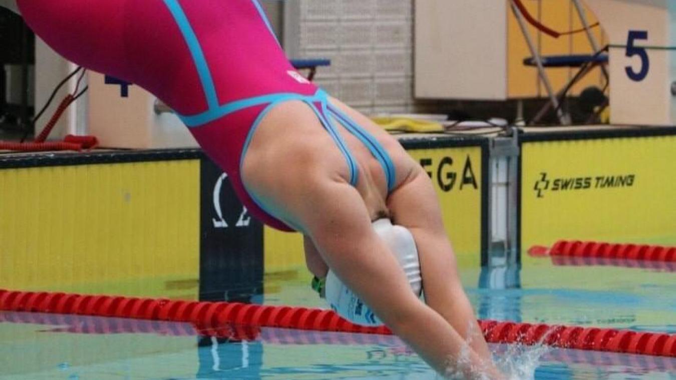 Manon au départ du 50 m nage libre.