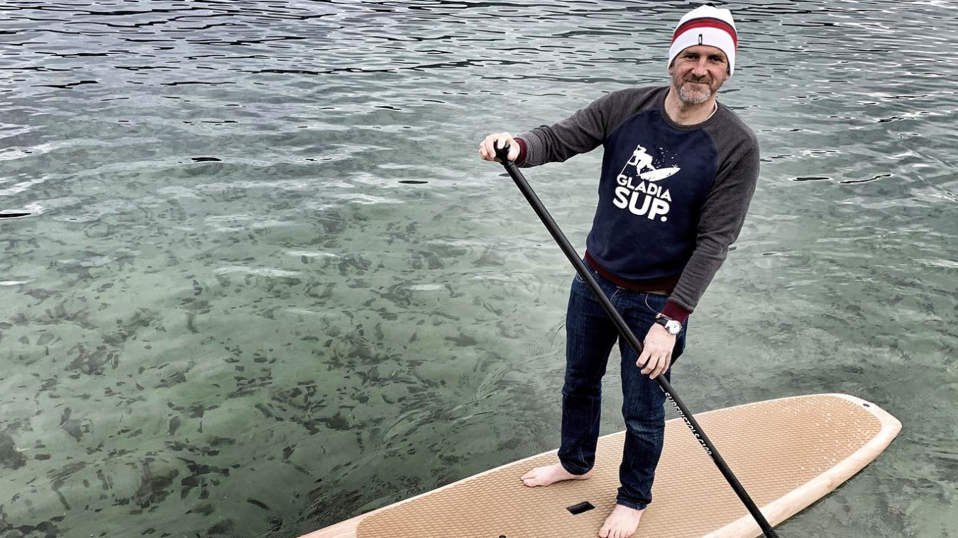 Il ne se passe jamais très longtemps sans que Benoît Mouren ne sorte sa planche et sa pagaie pour se promener sur le lac. Photo: Facebook NYC SUP Paddle.
