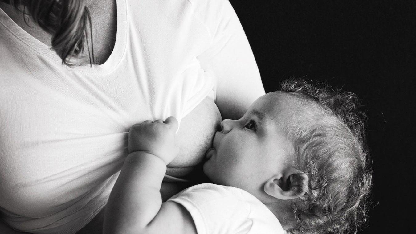 Alors Qu Elle Donnait Le Sein A Son Bebe Une Mere Giflee Dans Une File D Attente A Bordeaux Le Messager Alors Qu Elle Donnait Le Sein A Son Bebe Une Mere Giflee Dans Une File D Attente A Bordeaux Le Messager