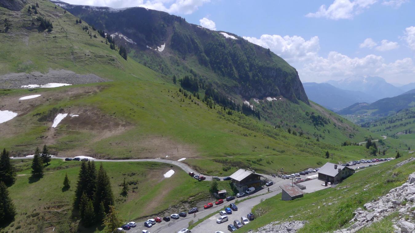 Le Reposoir trois cyclistes de la course «Haute route des Alpes» chutent dans un ravin L