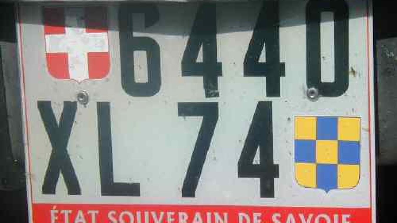 L’automobiliste qui a circulé à Genève avec des plaques «savoisiennes» a été condamné à des amendes de 600 et 150 francs suisses. ©DRK