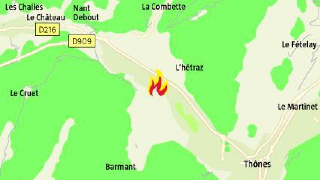 L’incendie s’est déclaré dans la zone artisanale des Perrasses à Thônes, lundi 7 mars.