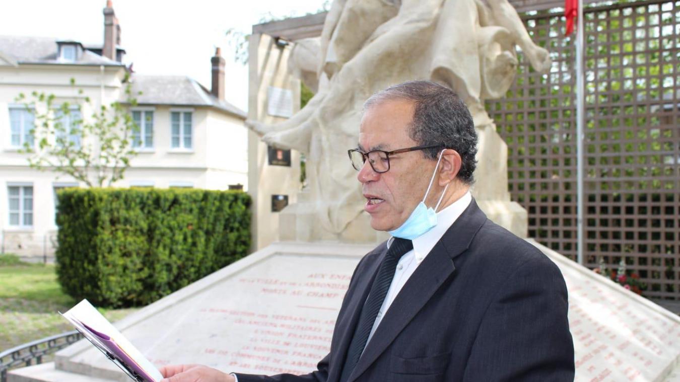 Mohamed Haddouche, le 12 mai 2021, lors d’une commémoration à Louviers (Eure) marquant l’abandon des harkis via un télégramme rédigé par Pierre Messmer, ministre des Armées.