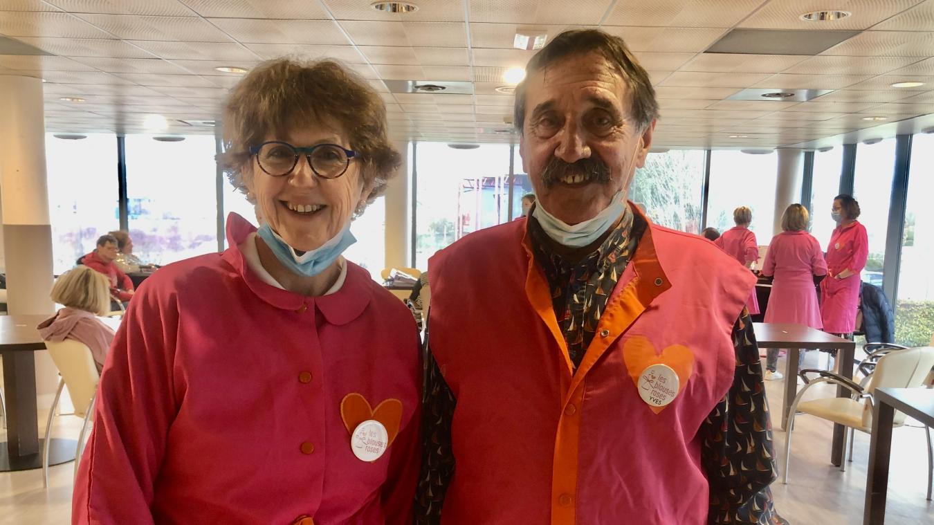 Anne et Yves, un couple de retraités, sont tous les deux bénévoles aux Blouses Roses d’Annecy.