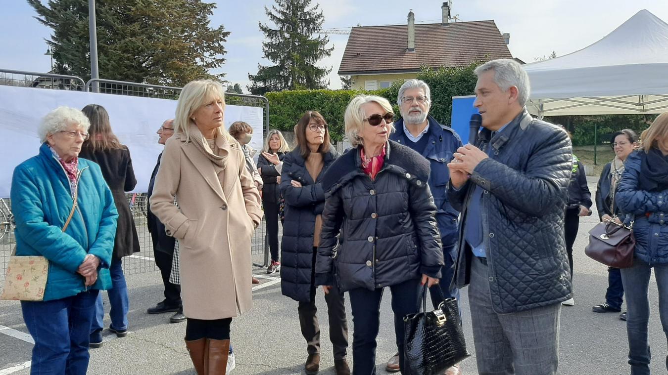 Des habitants du quartier de Collonges ont apostrophé le maire de Vétraz Patrick Antoine lors d’une réunion publique.
