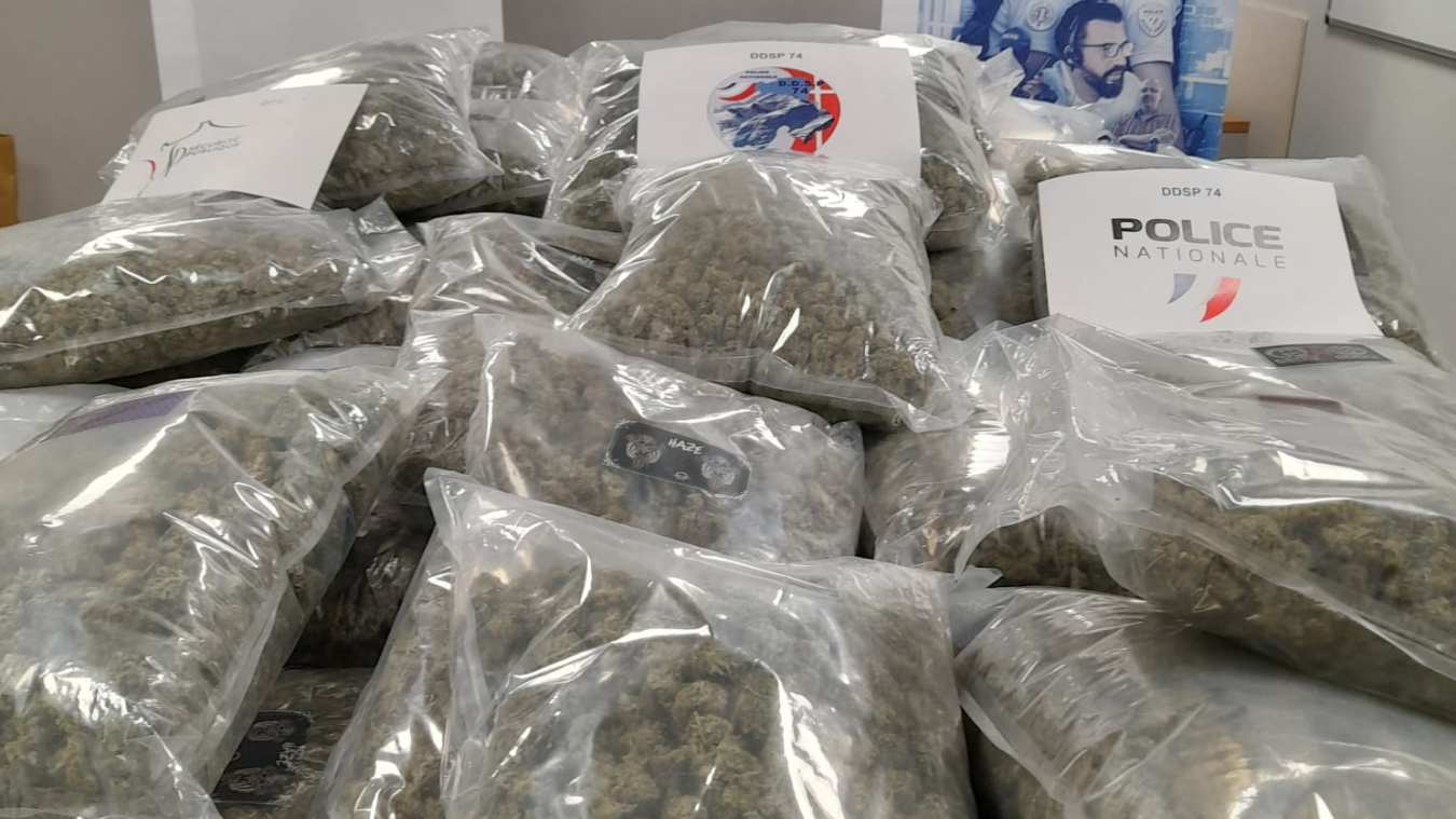 A Ambilly, le 4 avril, la police d’Annemasse a retrouvé 52 kilos d’herbe et 60 kilos de résine de cannabis dans un véhicule.