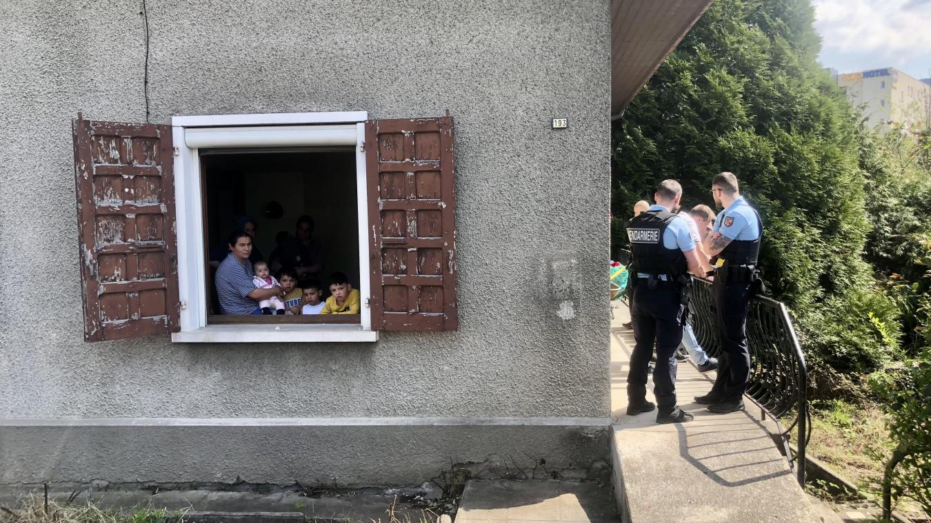 Une famille de Roms occupe illégalement une maison inhabitée sur l’avenue d’Aix-les-Bains à Seynod.