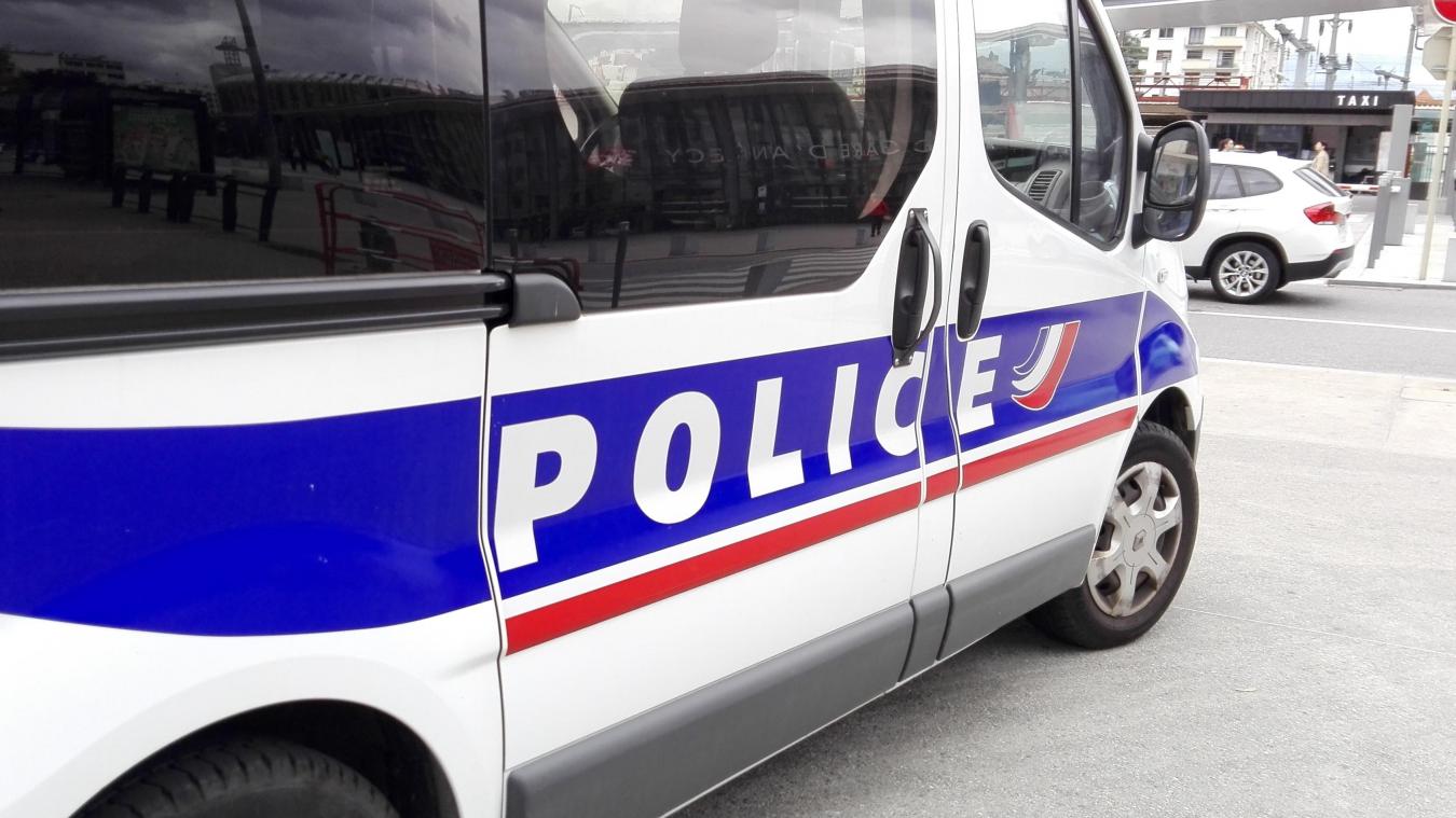 Deux hommes ont été interpellés pour tentative de vol sans effraction dans une maison située à Chambéry.