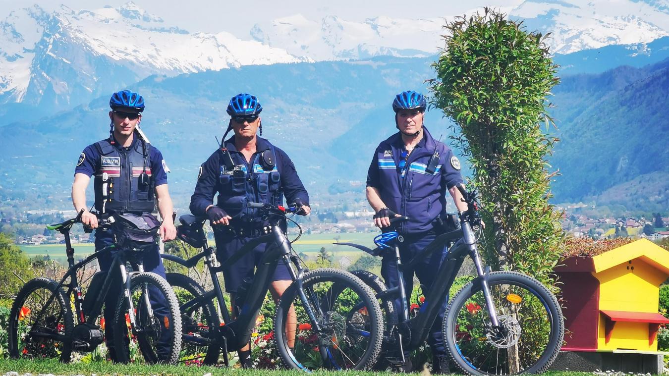 Les policiers municipaux de La Roche-sur-Foron bénéficient de VTT à assistance électrique.